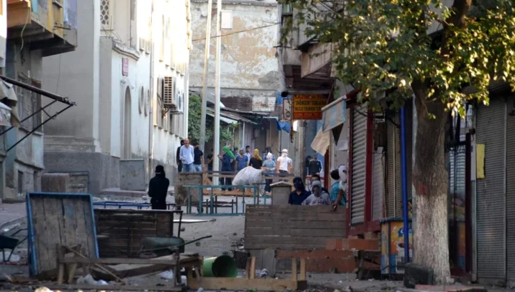 Kobani Eylemlerinde 2 Polis Şehit Oldu, 35 Kişi Hayatını Kaybetti