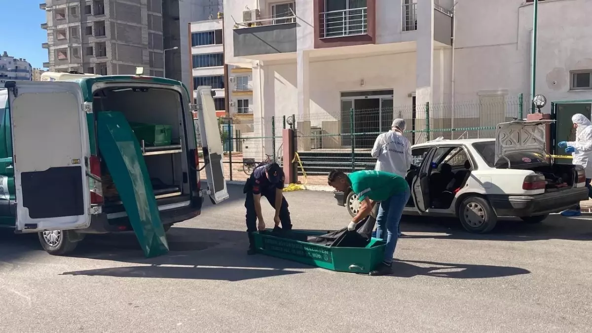 Mersin’de vahşet: Evde tüfekle eşini vurup, otomobilinde intihar etti