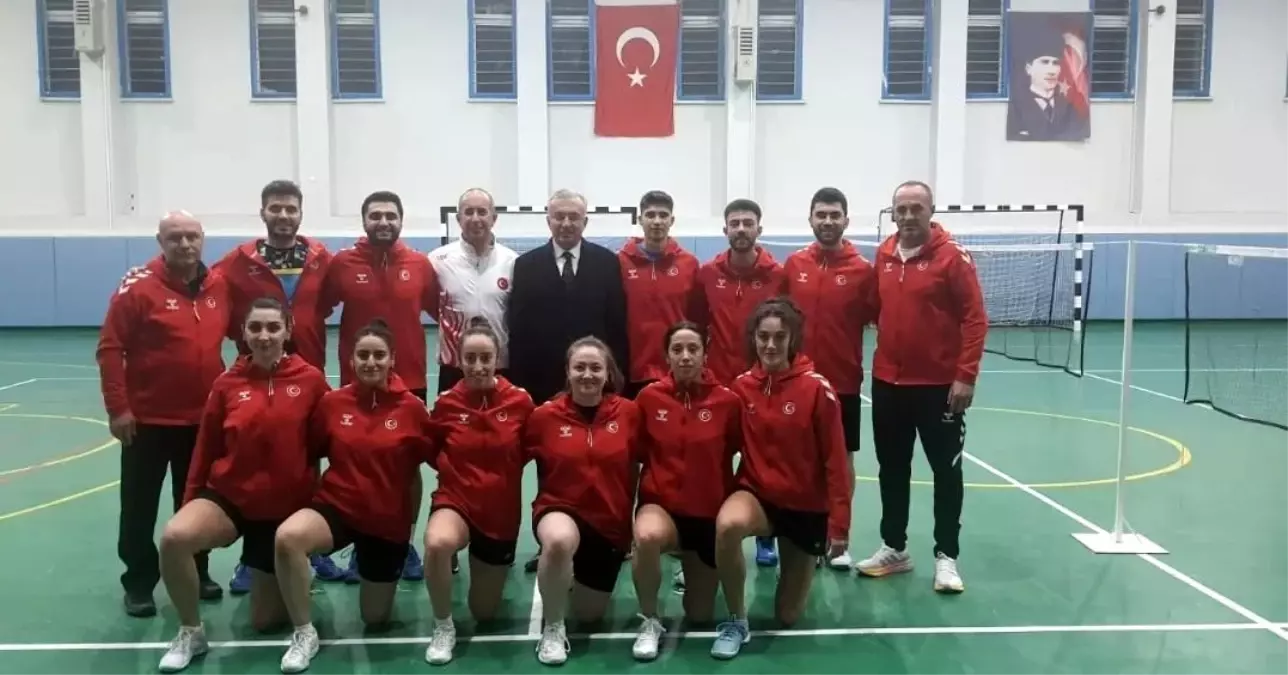 Rektör Levent’ten Badminton Milli Takımı’na Ziyaret