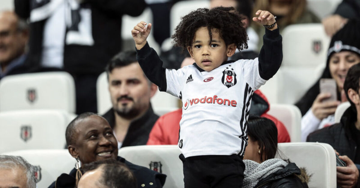 Atiba Hutchinson’un oğlu Noah’ın Beşiktaş’ta lisansı çıktı!