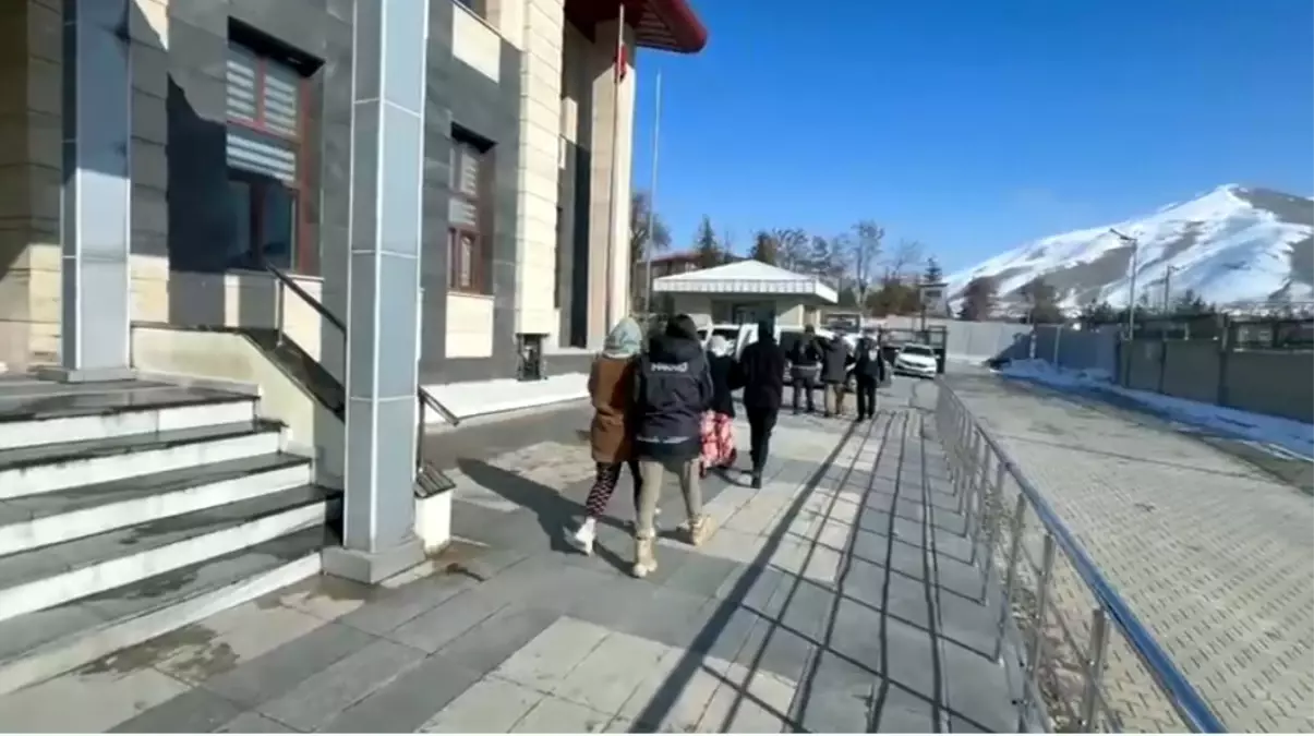 Bitlis’te Yol Kontrolünde Eroin Ele Geçirildi, 3 Şüpheli Tutuklandı