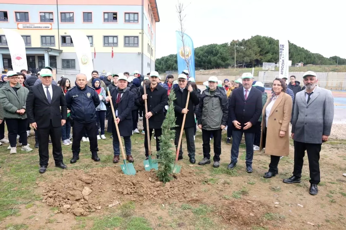 Çayırova’da Öğrenciler Fidan Dikimiyle Orman Haftasını Kutladı