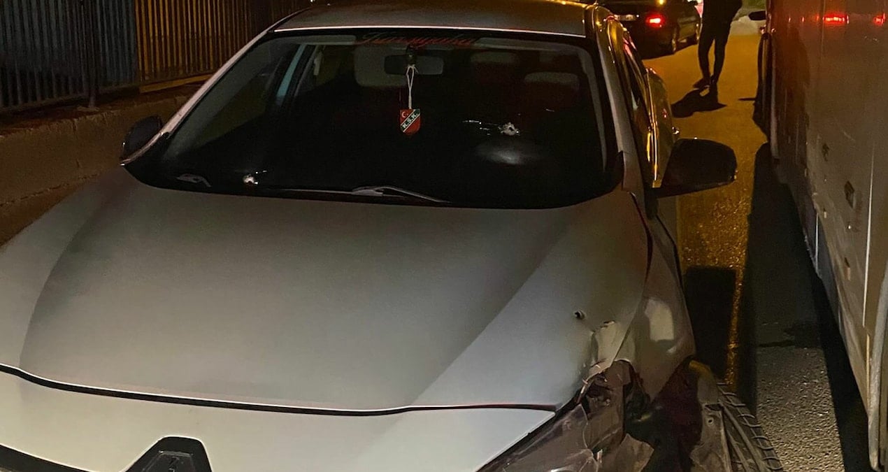 İzmir’de motosikletliden otomobile kurşun yağmuru: 1 ölü, 1 yaralı