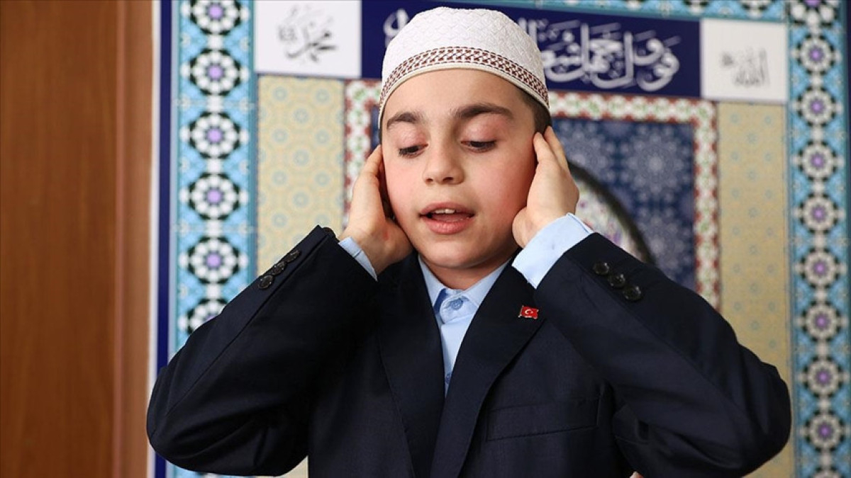 Ezan okuma yarışması birincisi Emir Kayra’nın hayali Ayasofya’da görev yapmak